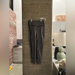 Cropped Lululemon polkadot leggings, size 4